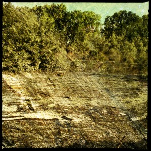 Hochwasser auf dem Biedensand in Lampertheim. Aufgenommen mit der Hipstamatic am 07.06.2013