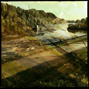 Hochwasser auf dem Biedensand in Lampertheim. Aufgenommen mit der Hipstamatic am 07.06.2013