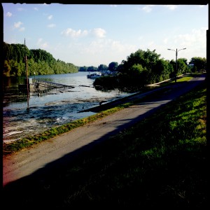 Hochwasser auf dem Biedensand in Lampertheim. Aufgenommen mit der Hipstamatic am 07.06.2013
